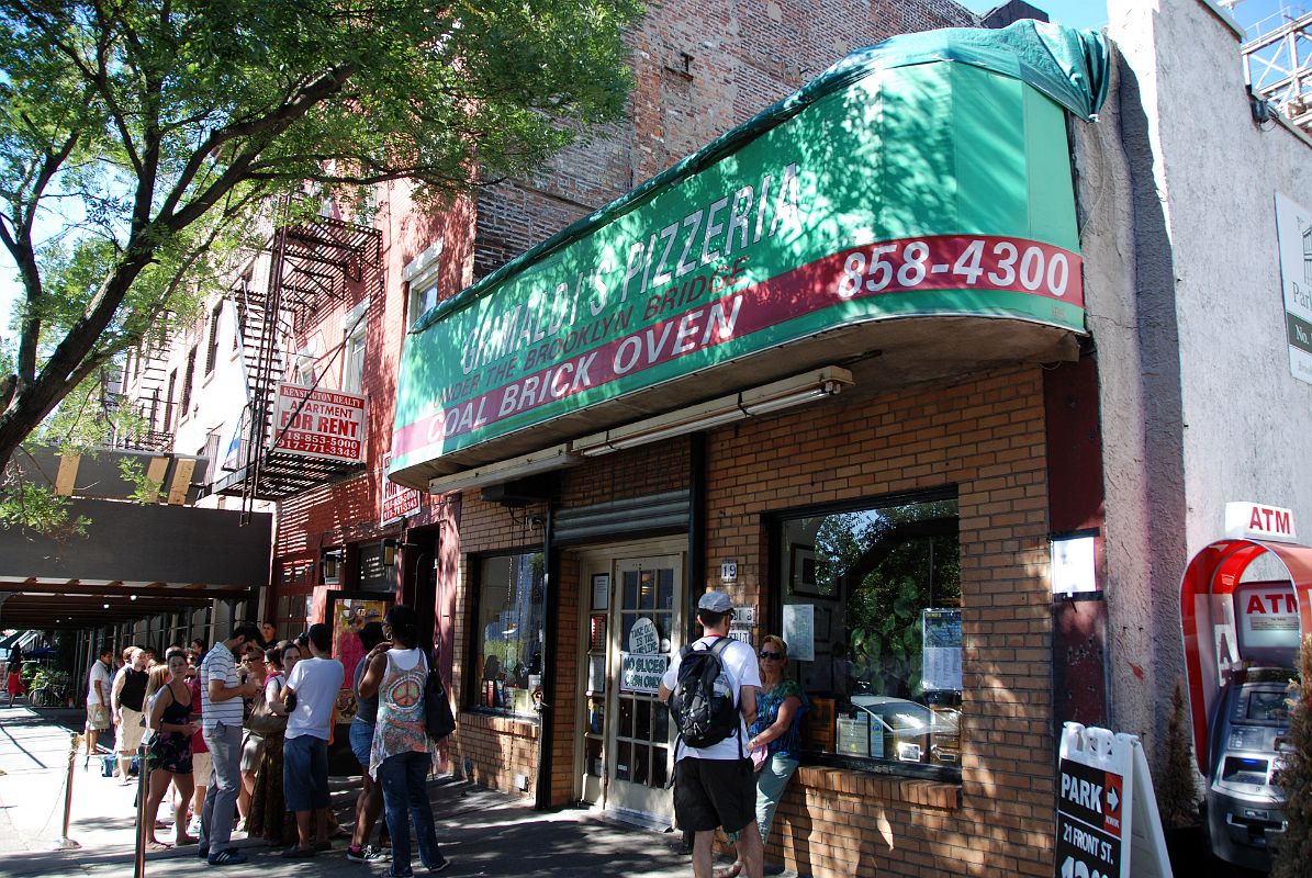 29 Garibaldi Pizzeria Under The Brooklyn Bridge In New York Brooklyn Heights